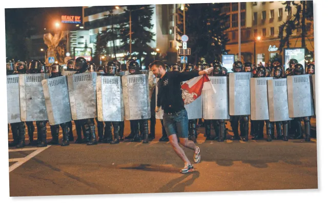 Noblistka do Łukaszenki: Odejdź, zanim nie wepchniesz narodu w straszną otchłań wojny domowej