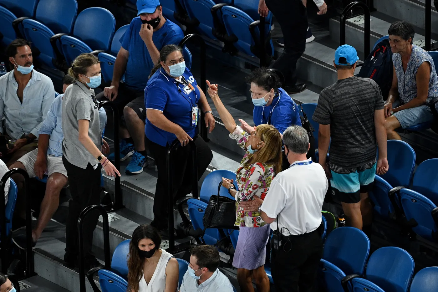 Kobieta wyrzucona z trybun na Australian Open. Pokazała Nadalowi środkowy palec