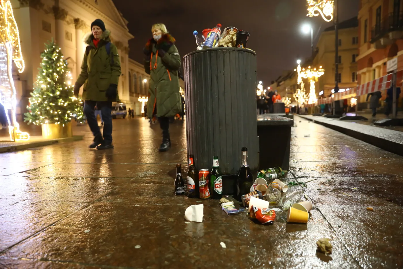 8 ofiar śmiertelnych nocy sylwestrowej. 20 tys. interwencji policji, tysiąc wyjazdów PSP