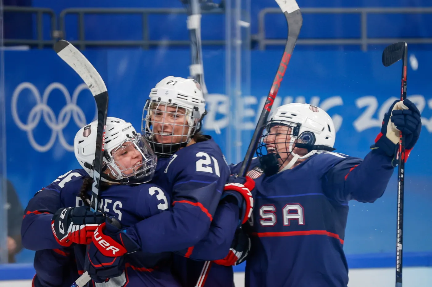 Hokeistki USA rywalkami Kanadyjek w finale olimpijskiego turnieju