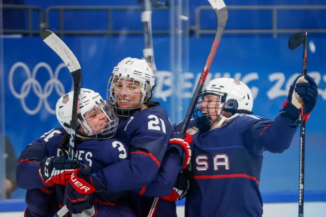 Hokeistki USA rywalkami Kanadyjek w finale olimpijskiego turnieju
