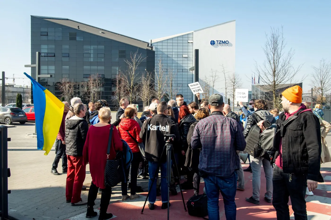 Protest Ukraińców przed polską firmą, która nie wycofała się z Rosji. "Wybierają pieniądze w zamian za życie"