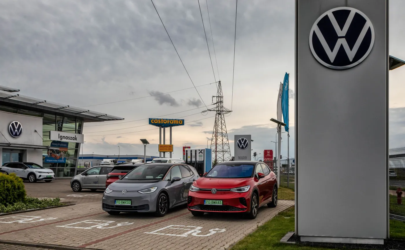 dilerzy-volkswagena-udostepniaja-punkty-ladowania-dla-samochodow-elektrycznych-37523108.jpg