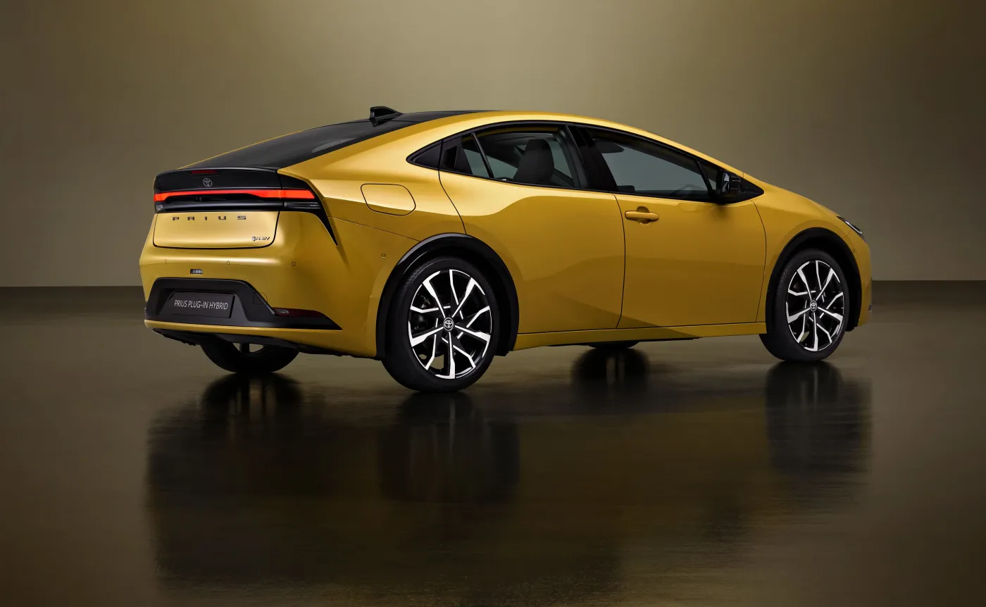 nowa-toyota-prius-wylacznie-jako-hybryda-plugin-czyli-z-ladowaniem-z-gniazdka-37620196.jpg