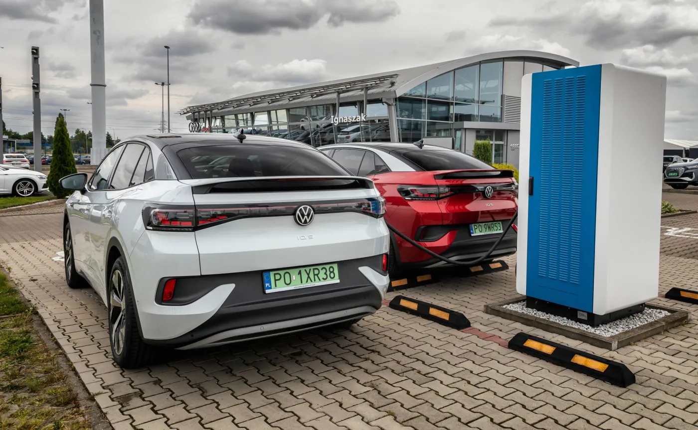 dilerzy-volkswagena-udostepniaja-punkty-ladowania-dla-samochodow-elektrycznych-37523098.jpg