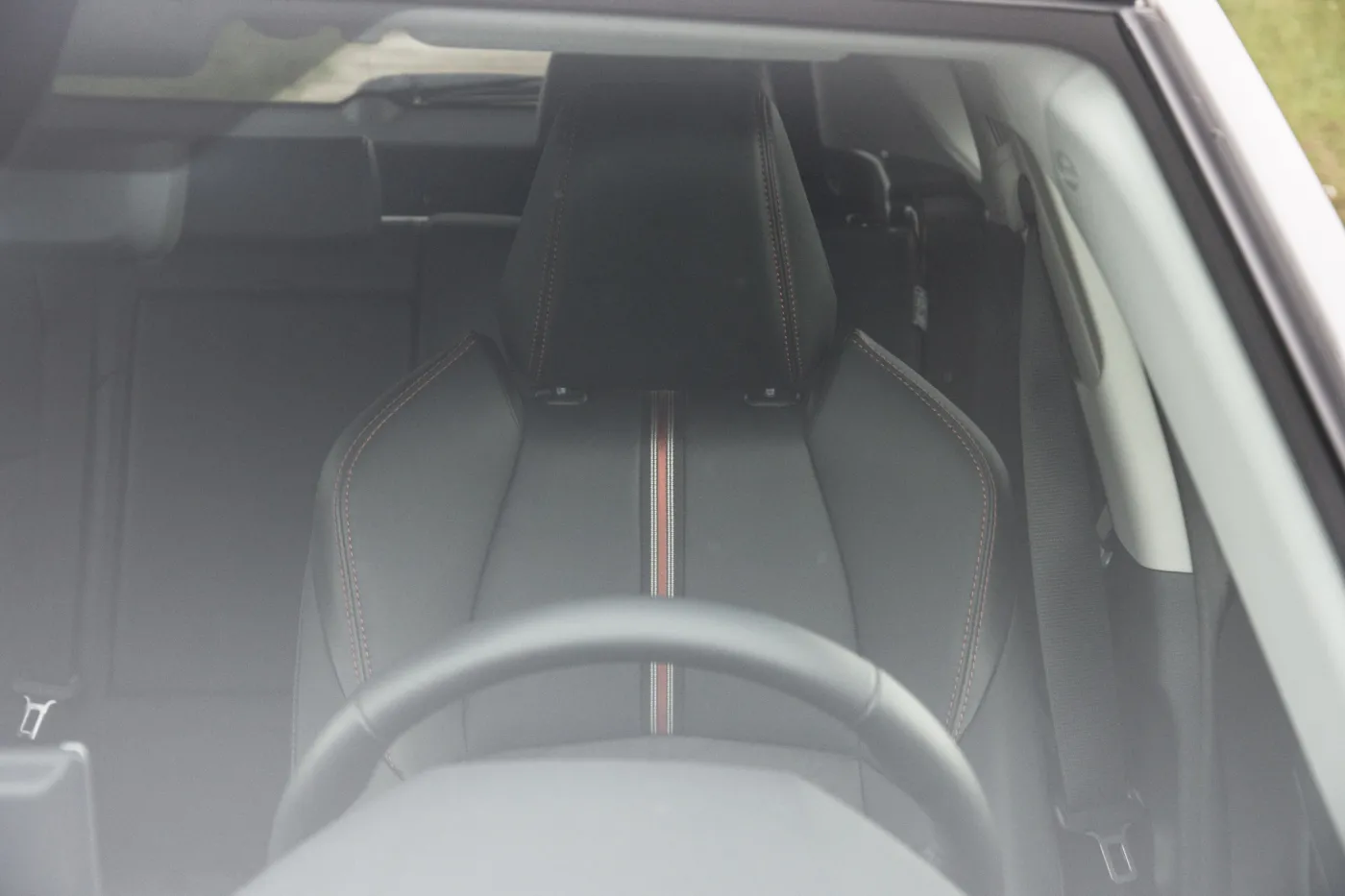 toyota-rav4-adventure-facelift-nadal-born-in-the-usa-tyle-ze-akcentami-offroadu-37643316.jpg