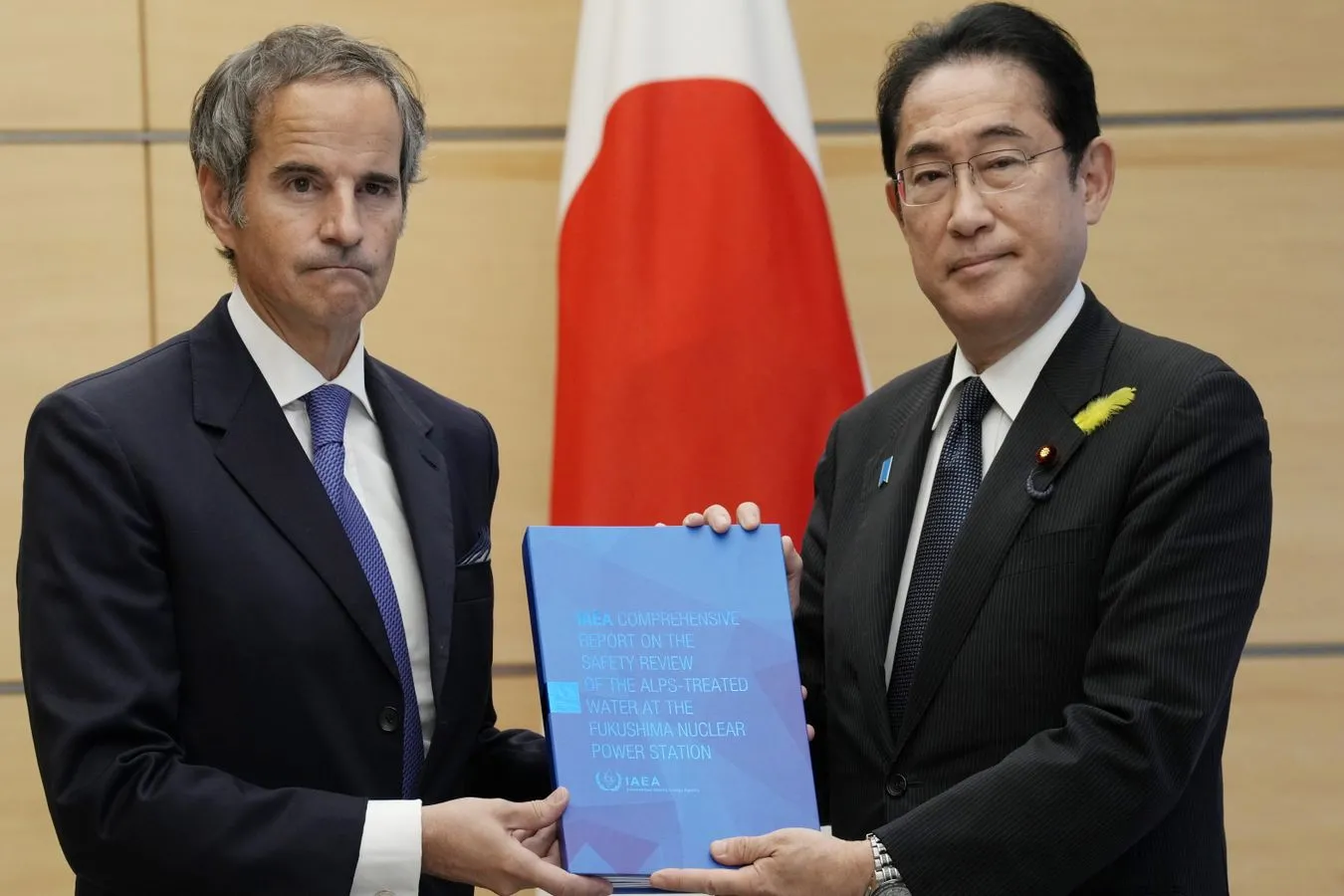 Dyrektor generalny MAEA Rafael Grossi spotyka się z japońskim premierem Kishidą