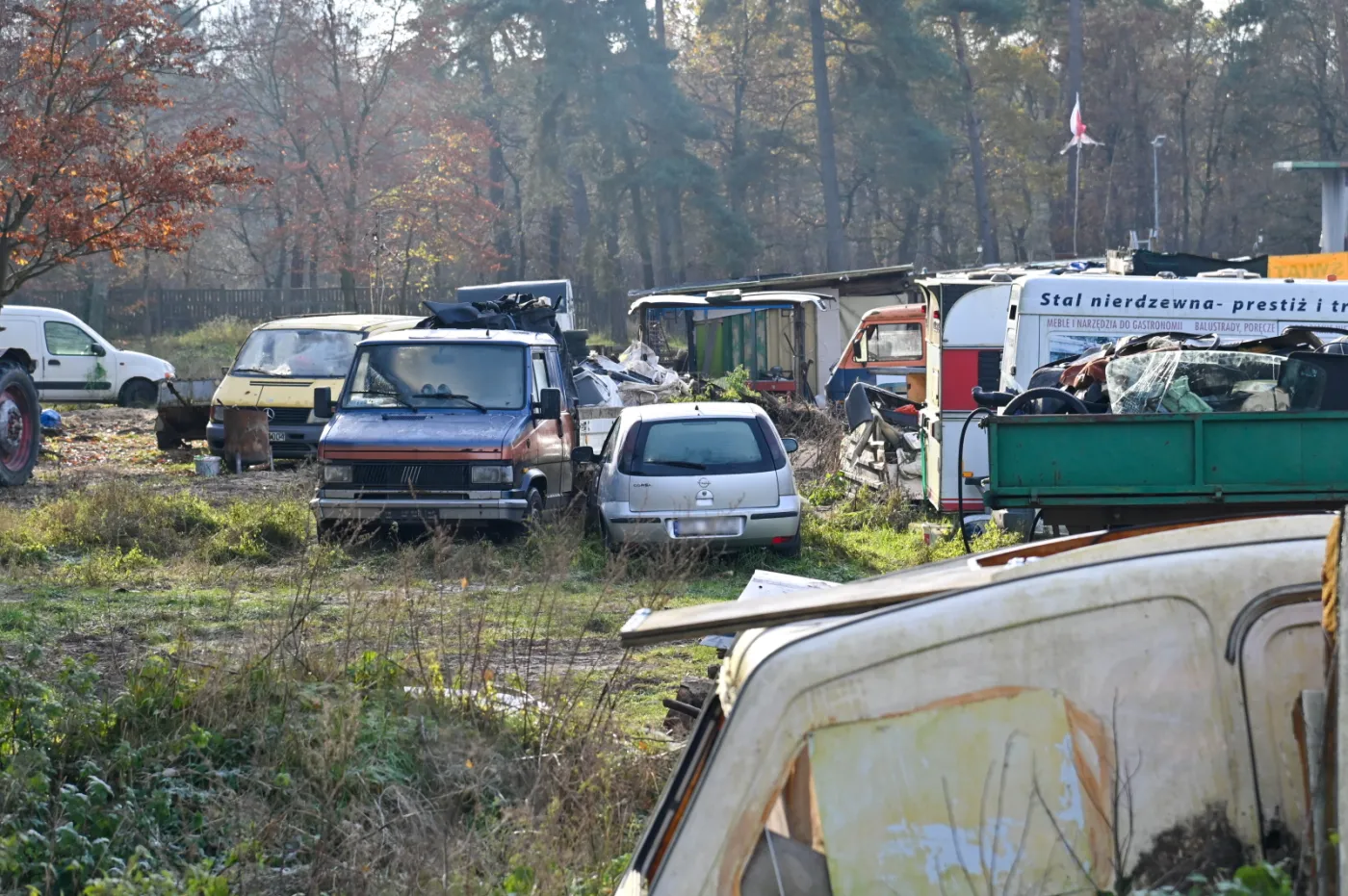 odpady-i-wraki-samochodow-zakopane-w-sosnowicach-w-okolicy-kamienia-pomorskiego-37997889.jpg