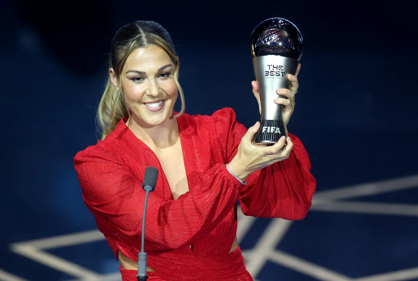 mary-earps-blyszczala-na-gali-fifa-tak-wyglada-najlepsza-bramkarka-na-swiecie-38058155.jpg