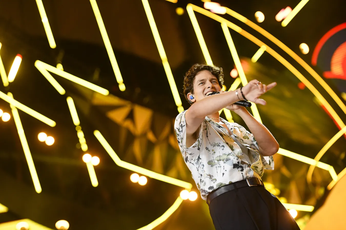 Dostał Bursztynowego Słowika w Sopocie. Co o nim wiemy? Jak czuł się na festiwalu?