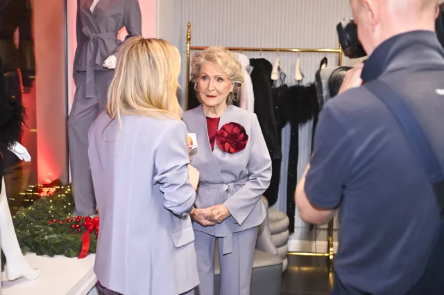 Dawno niewidziana gwiazda na salonach. Irena Santor zachwyca formą [FOTO]