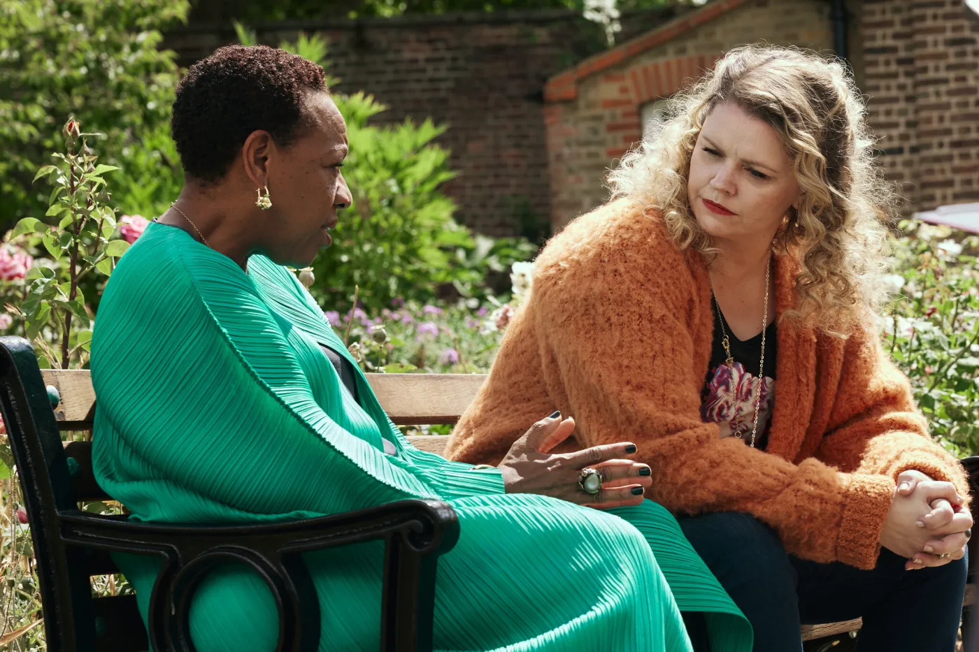 "Historia oparta na steku kłamstw". Serial o oszukanych kobietach robi furorę