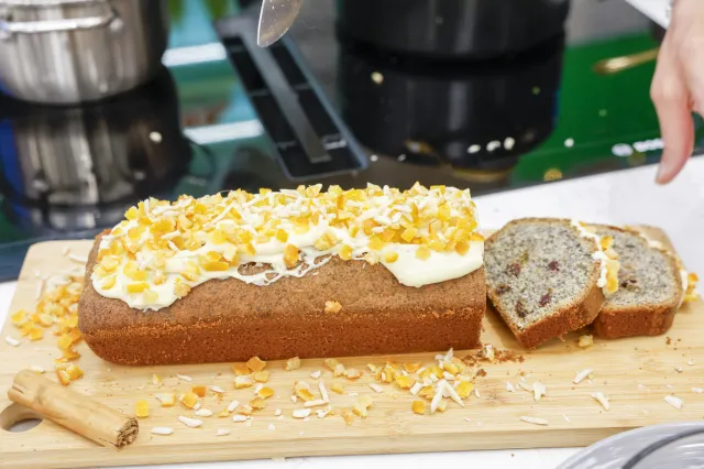 Makowy keks Ewy Wachowicz. Biała czekolada i rumowy aromat podkręcą jego smak