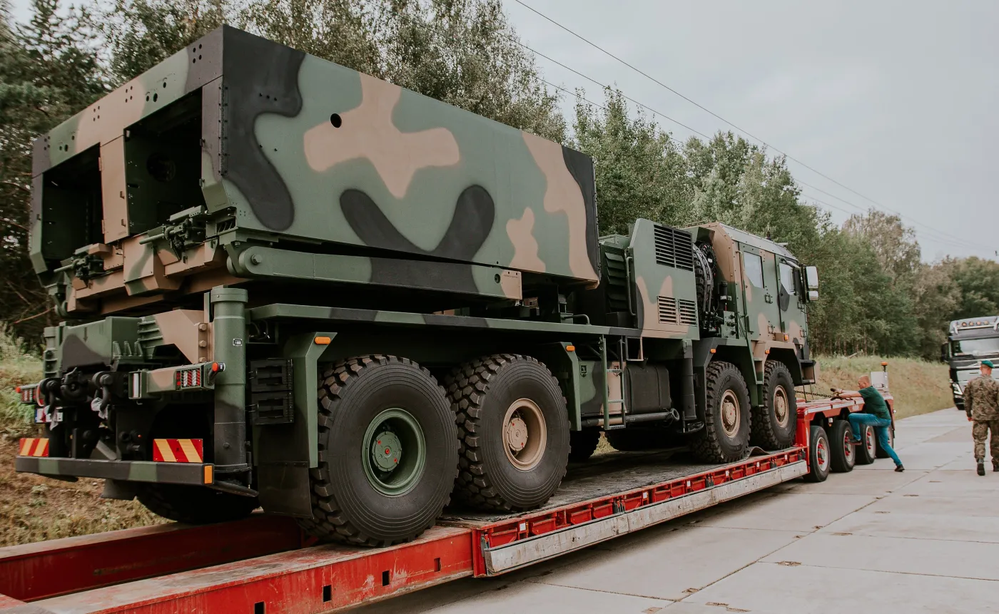 jelcz-z-napedem-8x8-uzbrojony-w-wyrzutnie-homark-czyli-koreanska-k239-chunmoo-38276277.jpg
