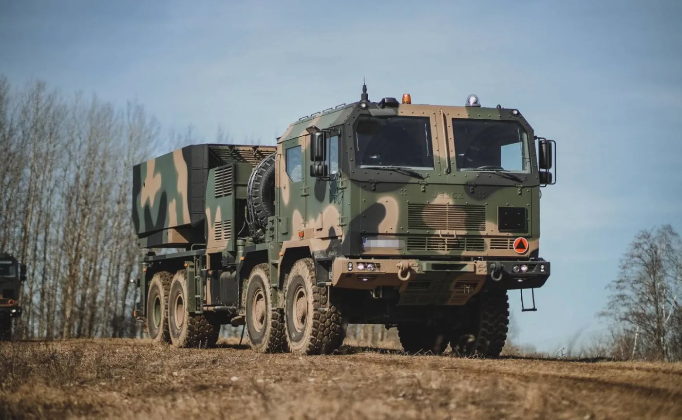 jelcz-z-napedem-8x8-uzbrojony-w-wyrzutnie-homark-czyli-koreanska-k239-chunmoo-38432760.jpg