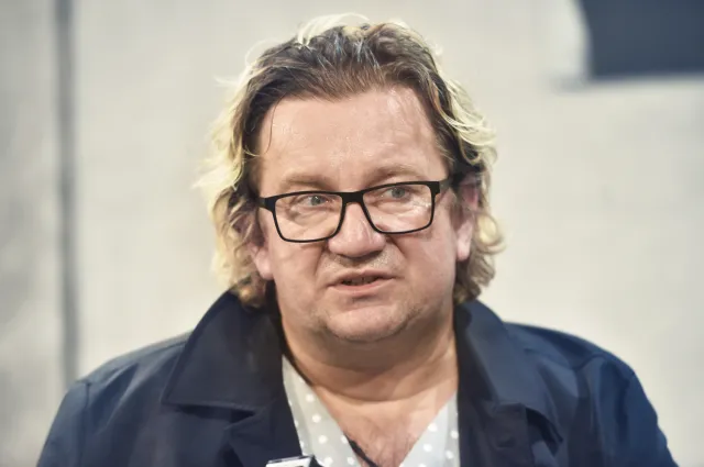 Nie tylko "Ranczo". Paweł Królikowski zagrał w przebojowym serialu TVP różne role