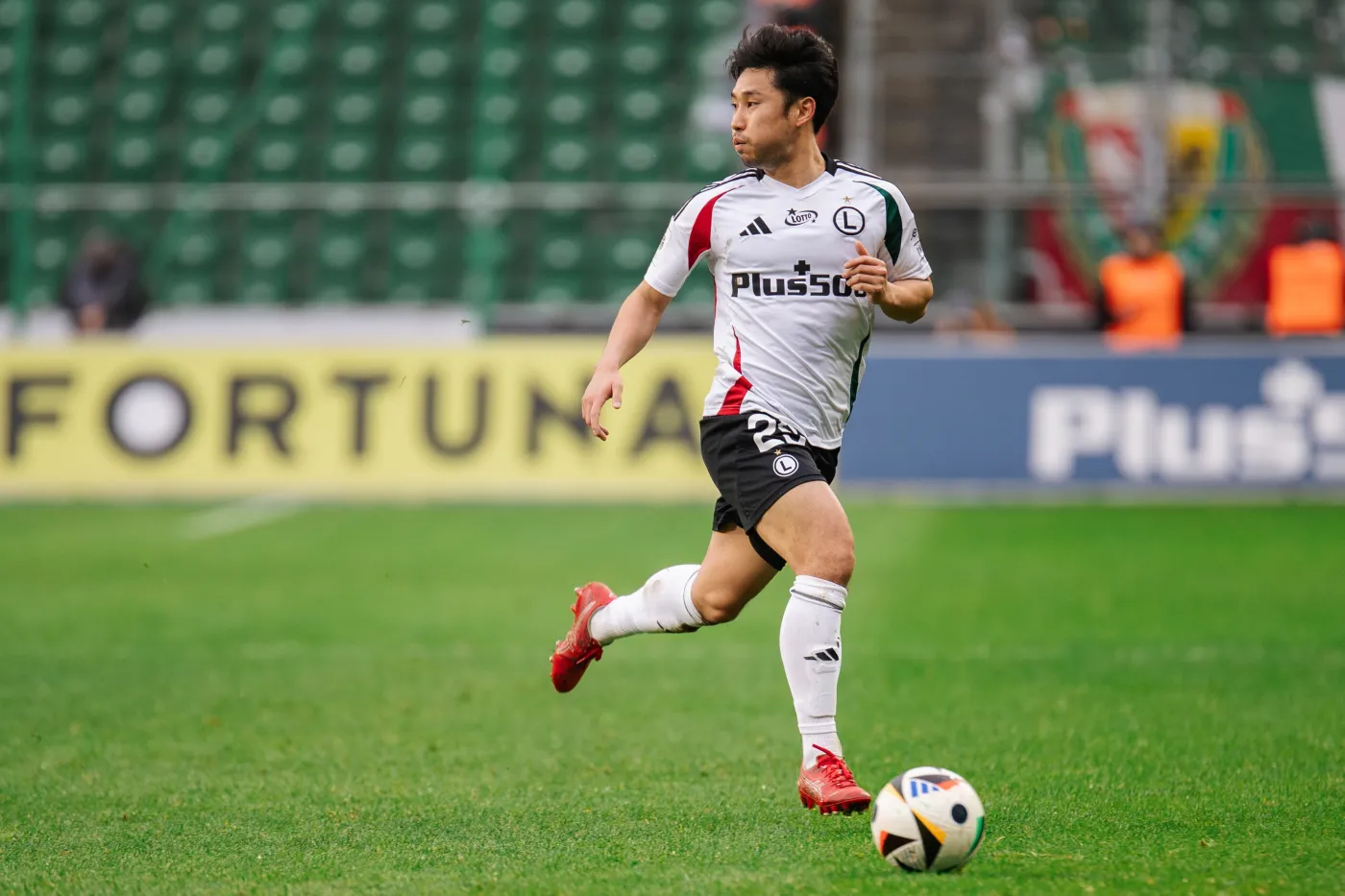 O której Legia - Lech dzisiaj, 11.05.2025? Transmisja na żywo, niedziela 11 maja - gdzie?