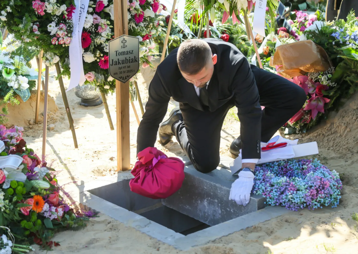tomasz-jakubiak-zostal-pochowany-na-cmentarzu-komunalnym-polnocnym-w-warszawie-38485030.jpg