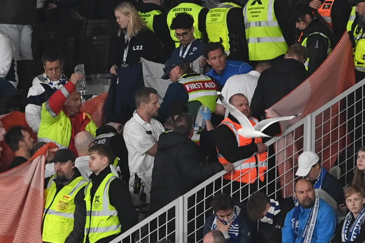 Nie żyje kibic, który zasłabł w czasie meczu Finlandia - Polska. Był reanimowany na trybunach