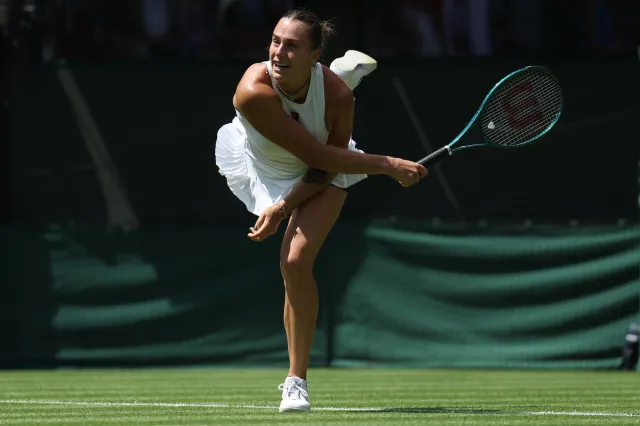I wtedy weszły one, całe na biało. Najlepsze tenisistki grają na Wimbledonie [FOTO]