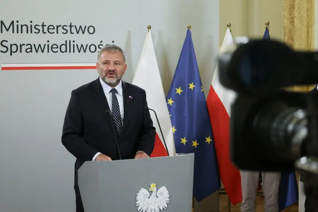 Minister sprawiedliwości przystąpił do ofensywy. Trwa odwoływanie sędziów