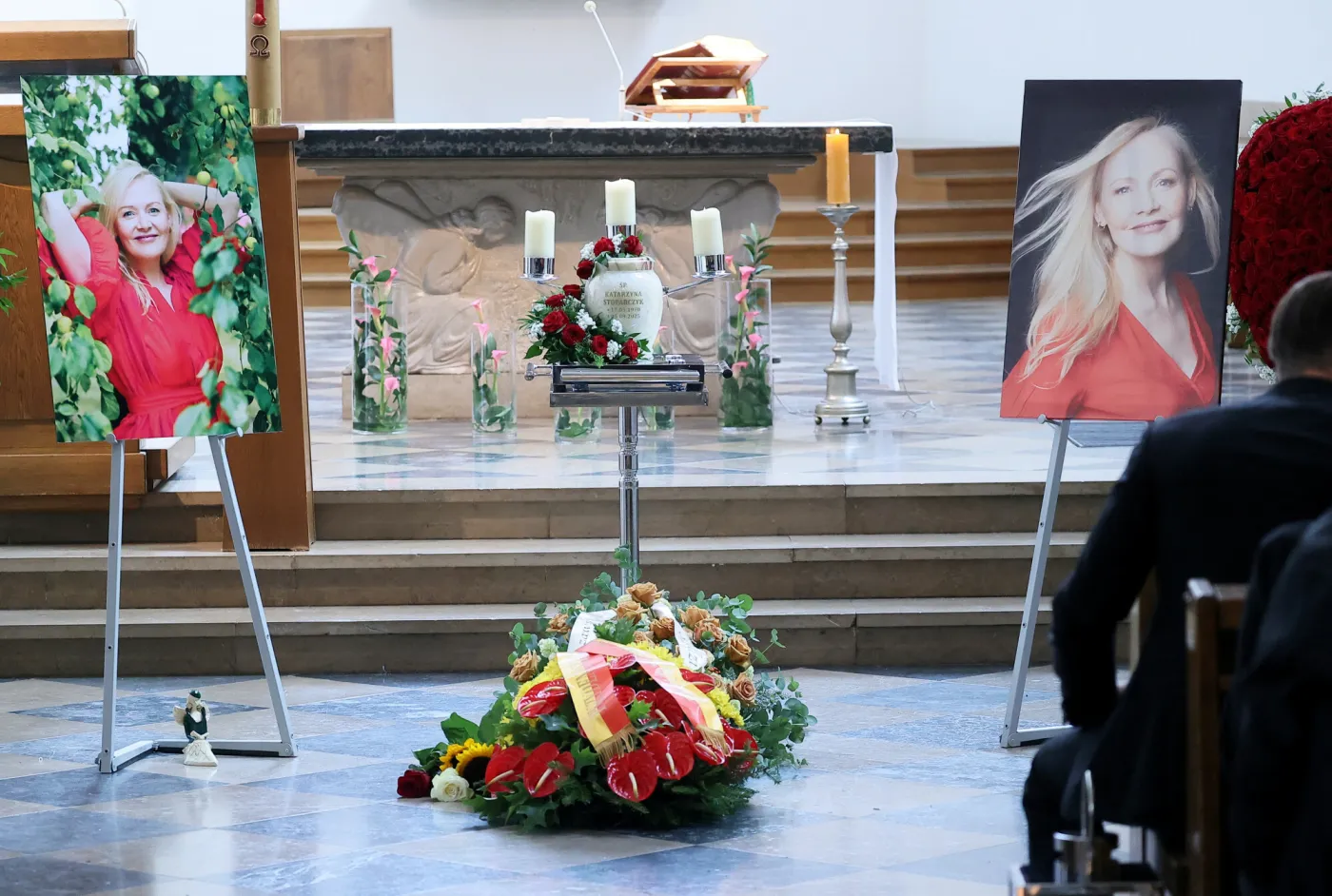 pogrzeb-katarzyny-stoparczyk-odbyl-sie-w-kosciele-sw-jacka-na-freta-w-warszawie-38581785.jpg