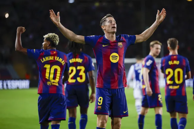 Lewandowski strzelił gola, ale zaliczył też fatalne "pudło". Szczęsny nie zachował czystego konta