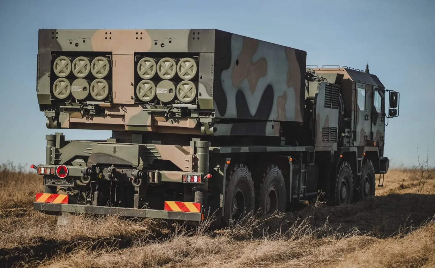 jelcz-z-napedem-8x8-uzbrojony-w-wyrzutnie-homark-czyli-koreanska-k239-chunmoo-38432771.jpg