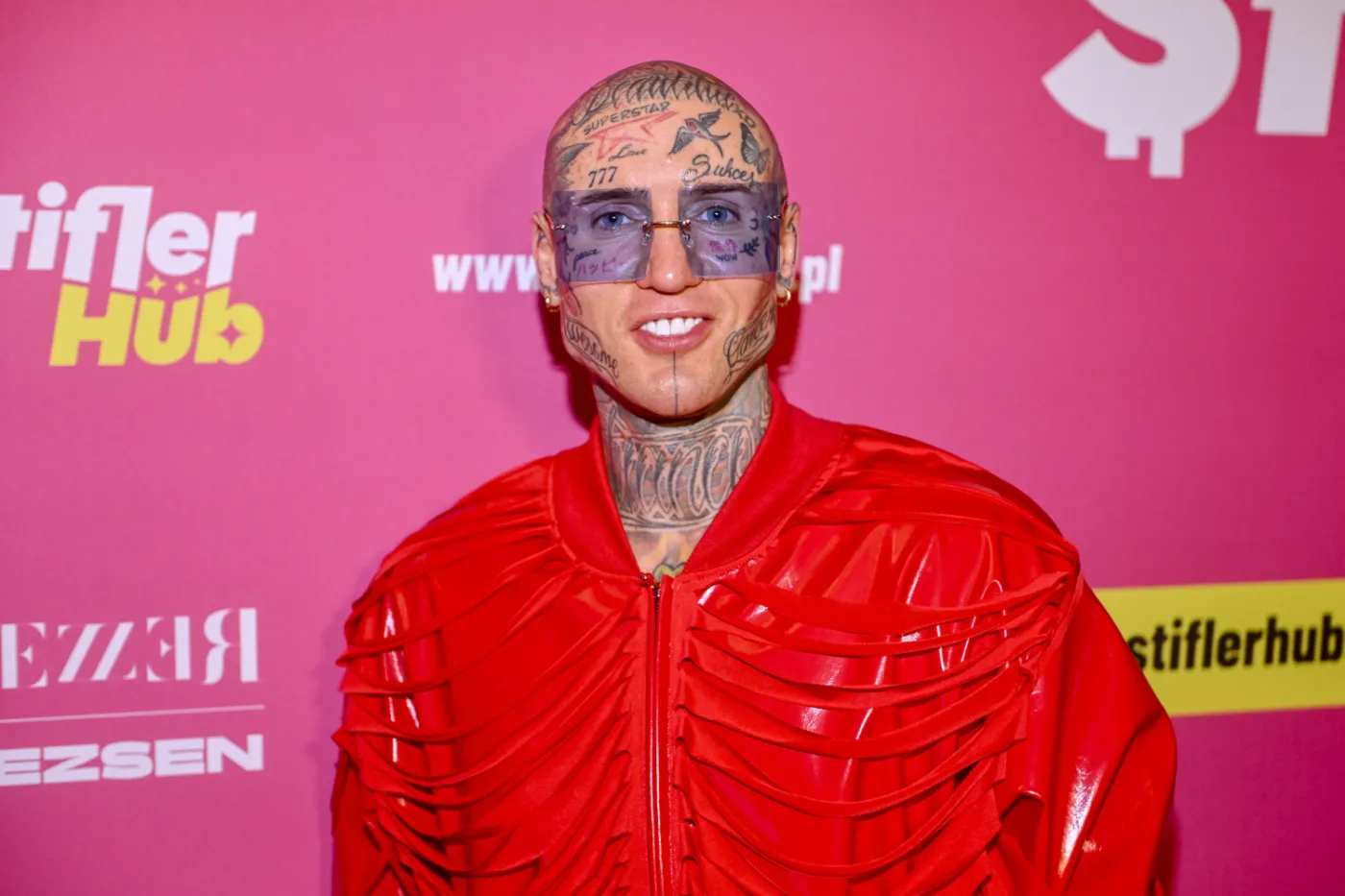 MEN o celebrycie skandaliście w akcji o cyberprzemocy. "Fundacja została upomniana"