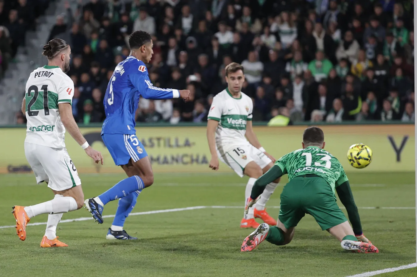 Real zaliczył drugą wpadkę z rzędu. "Królewscy" już tylko o punkt przed Barceloną