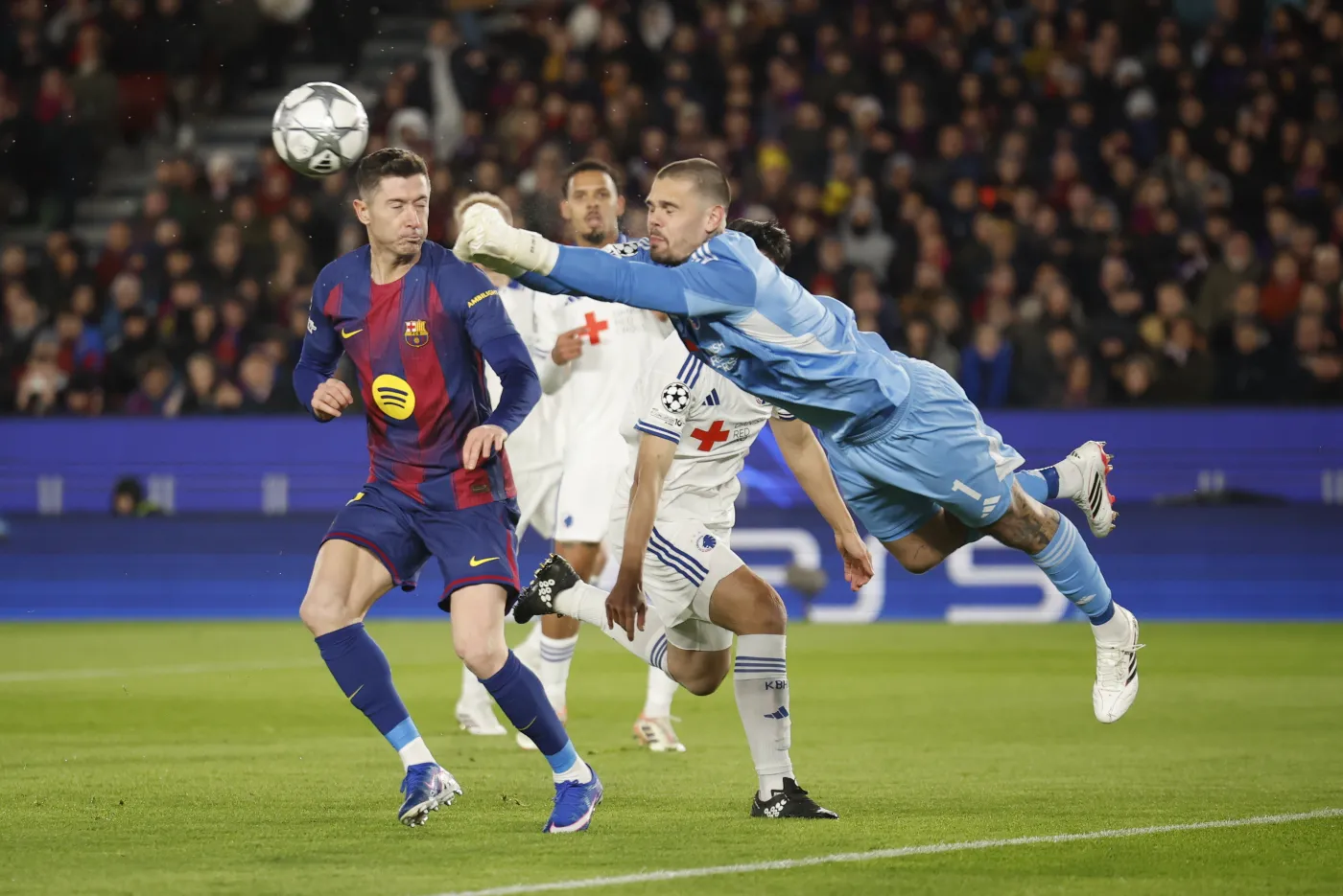 Lewandowski odczarował bramkę FC Kopenhaga. Barcelona w 1/8 finału Ligi Mistrzów