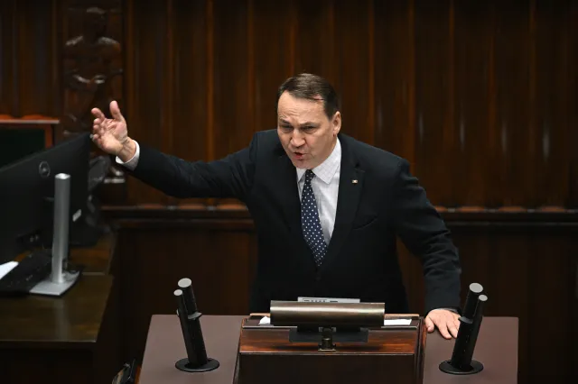 Macierewicz wyprowadził Sikorskiego z równowagi. "Antek, świrze, gdzie są Caracale?"