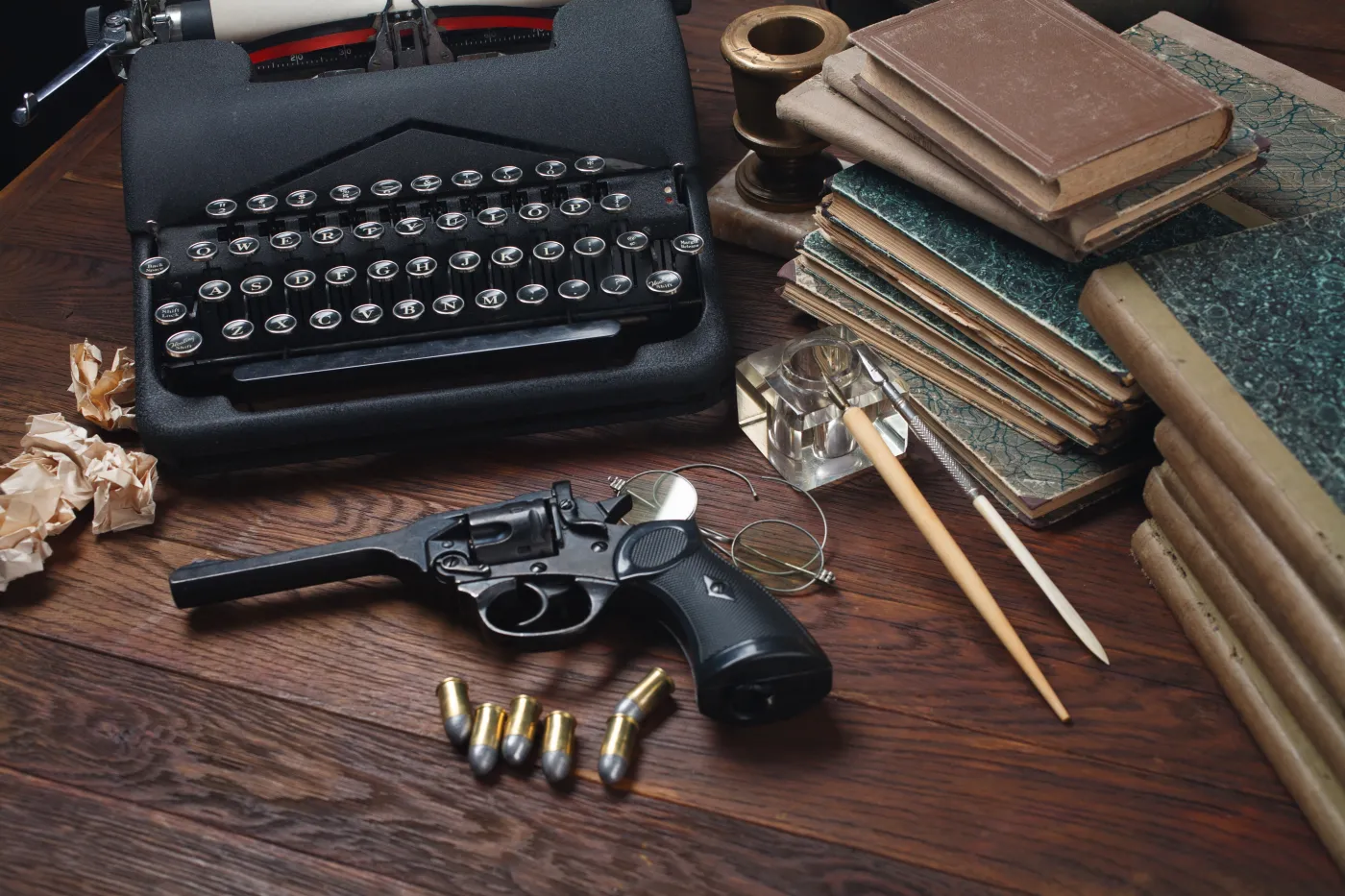 Bestsellerowe kryminały. Dopasuj detektywa do autora książki. QUIZ dla mistrzów