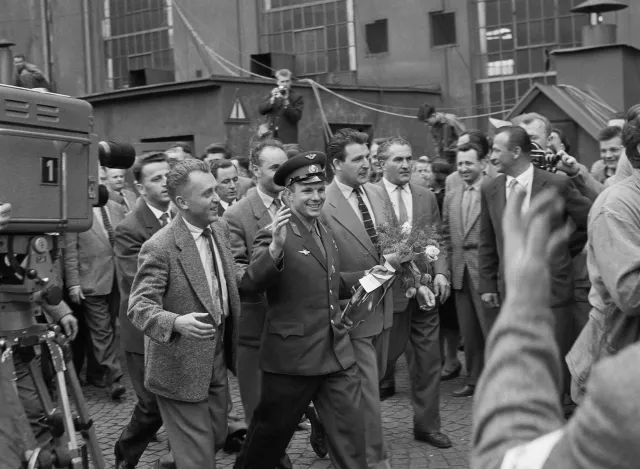 Jego śmierć do dziś pozostaje tajemnicą. Pojawiło się wiele spekulacji