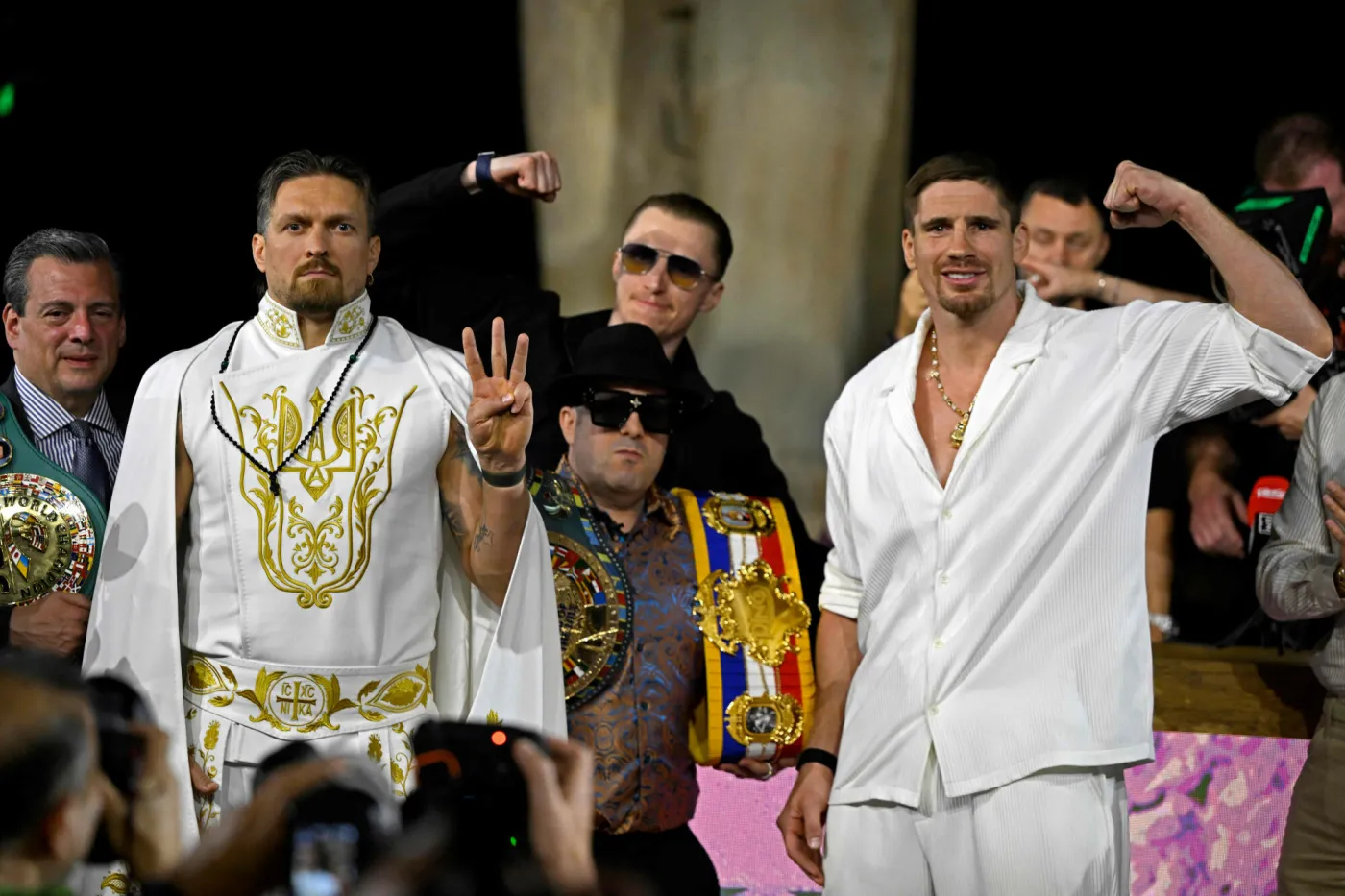 Usyk broni mistrzowskiego pasa pod egipskimi piramidami. Rywalem były kickbokser