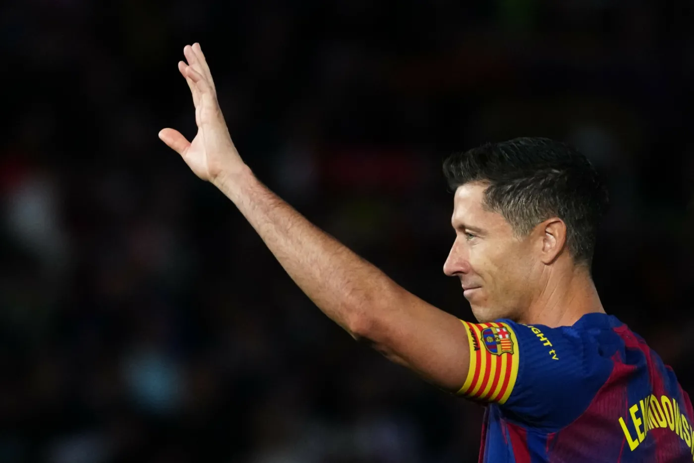 Robert Lewandowski pożegnał się z Camp Nou. Schodził z boiska ze łzami w oczach