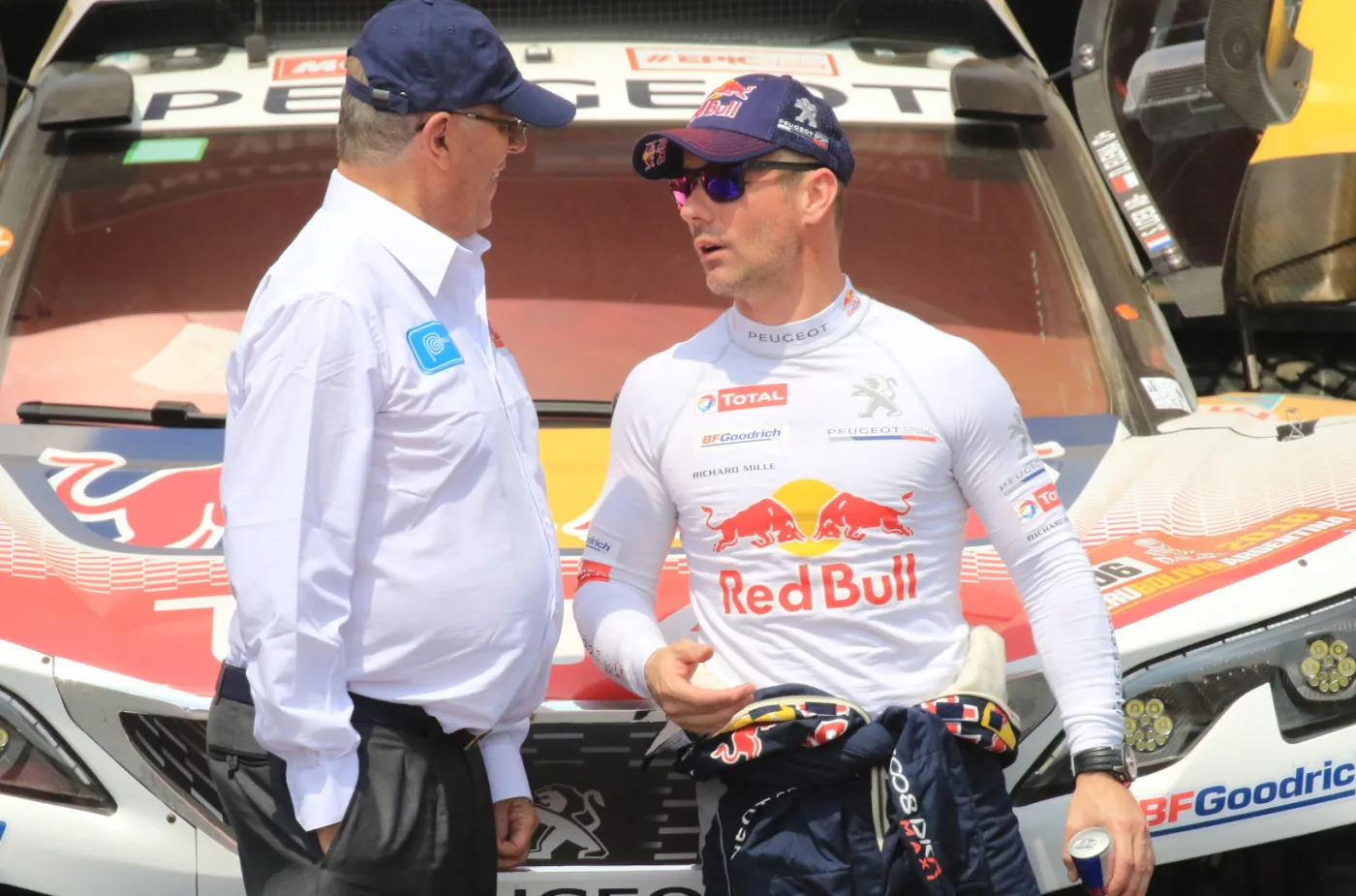 Sebastian Loeb z byłym prezydentem Peru Pedro Pablo Kuczynskim podczas Rajdu Dakar 2018