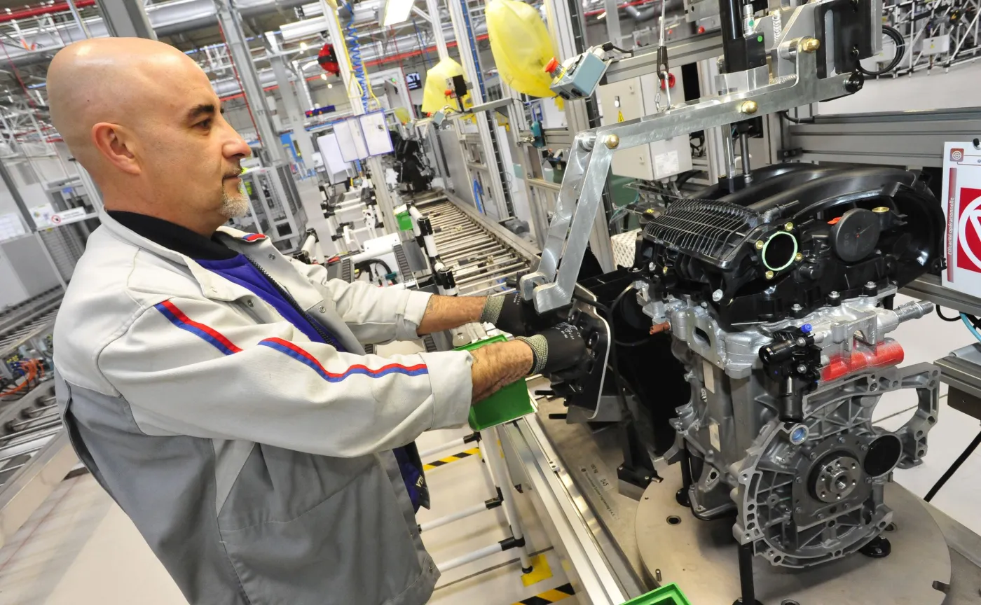 najwieksza-na-swiecie-fabryka-silnikow-diesla-w-tremery-we-francji-zmienia-profil-37056854.jpg