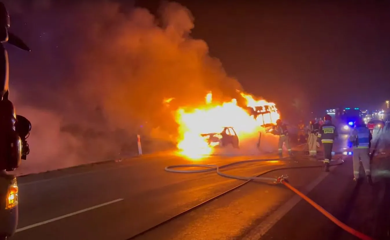 Wypadek na obwodnicy Opola. W płomieniach zginął kierowca seata [WIDEO z akcji gaśniczej]