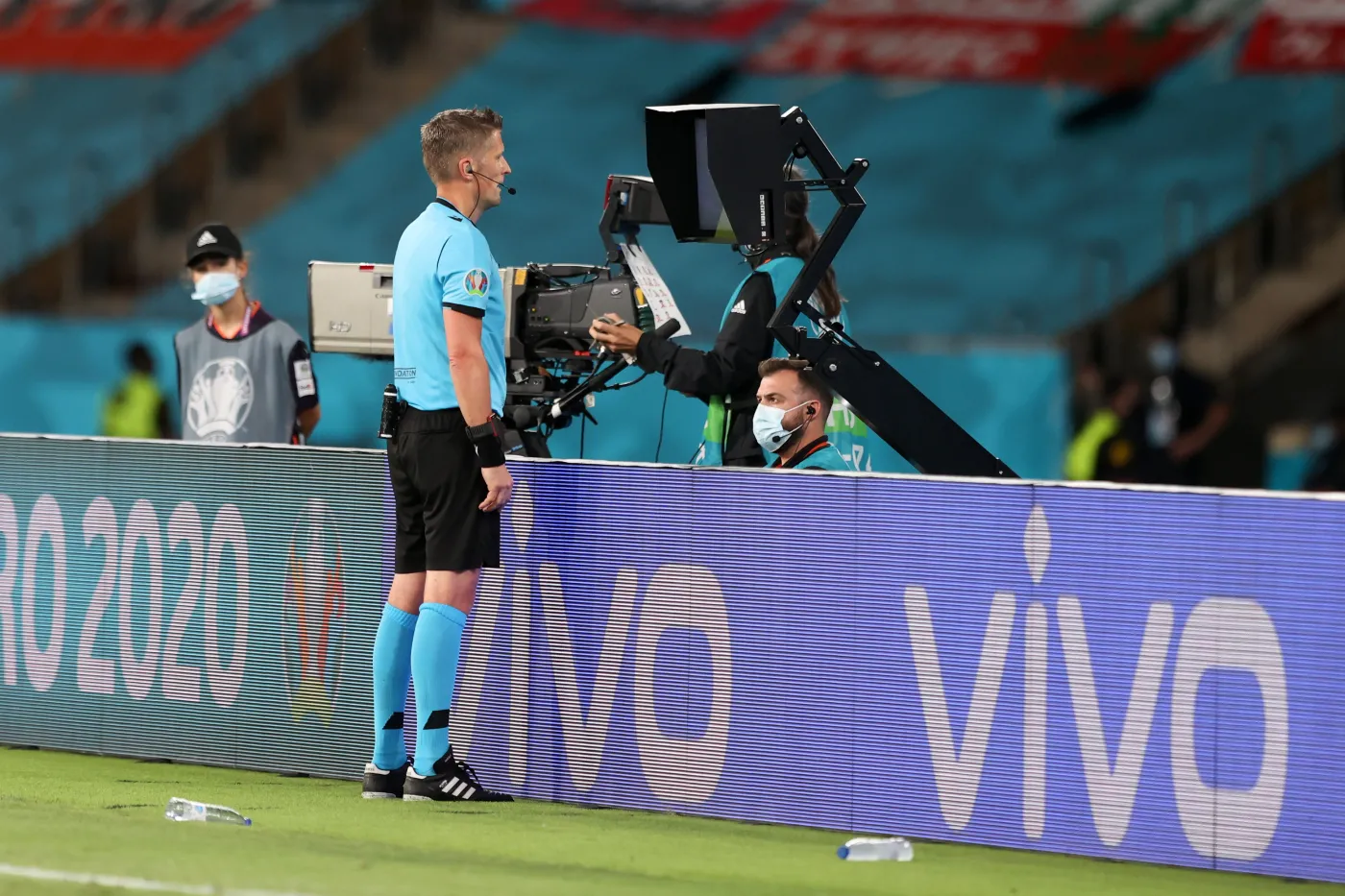 Na Euro mniej kartek, więcej karnych. Powód: VAR