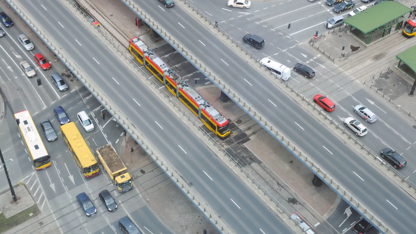 Miasto dla ludzi, nie dla samochodów. Warszawa idzie w ślady europejskich metropolii