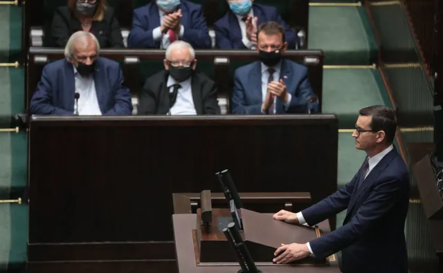 PiS wraca w tryby zarządzania kryzysowego. Działania ad hoc i kilka raf [OPINIA]