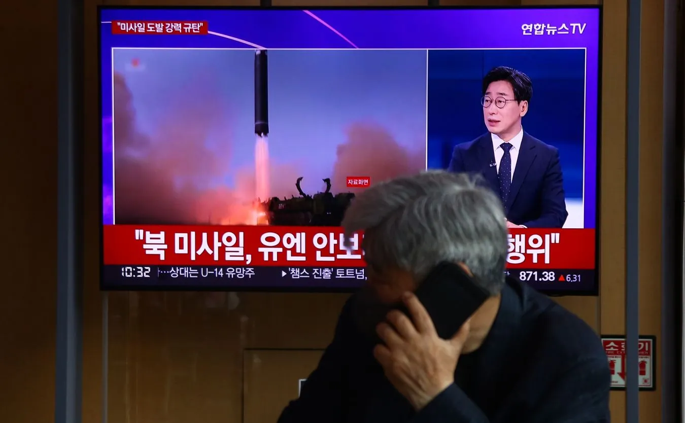 Korea Płn. wystrzeliła rakiety.  Jedna z nich była pociskiem dalekiego zasięgu