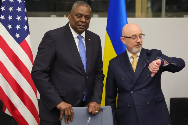 Politico: Wsparcie Ukrainy "tak długo, jak będzie to konieczne", ale... zegar tyka