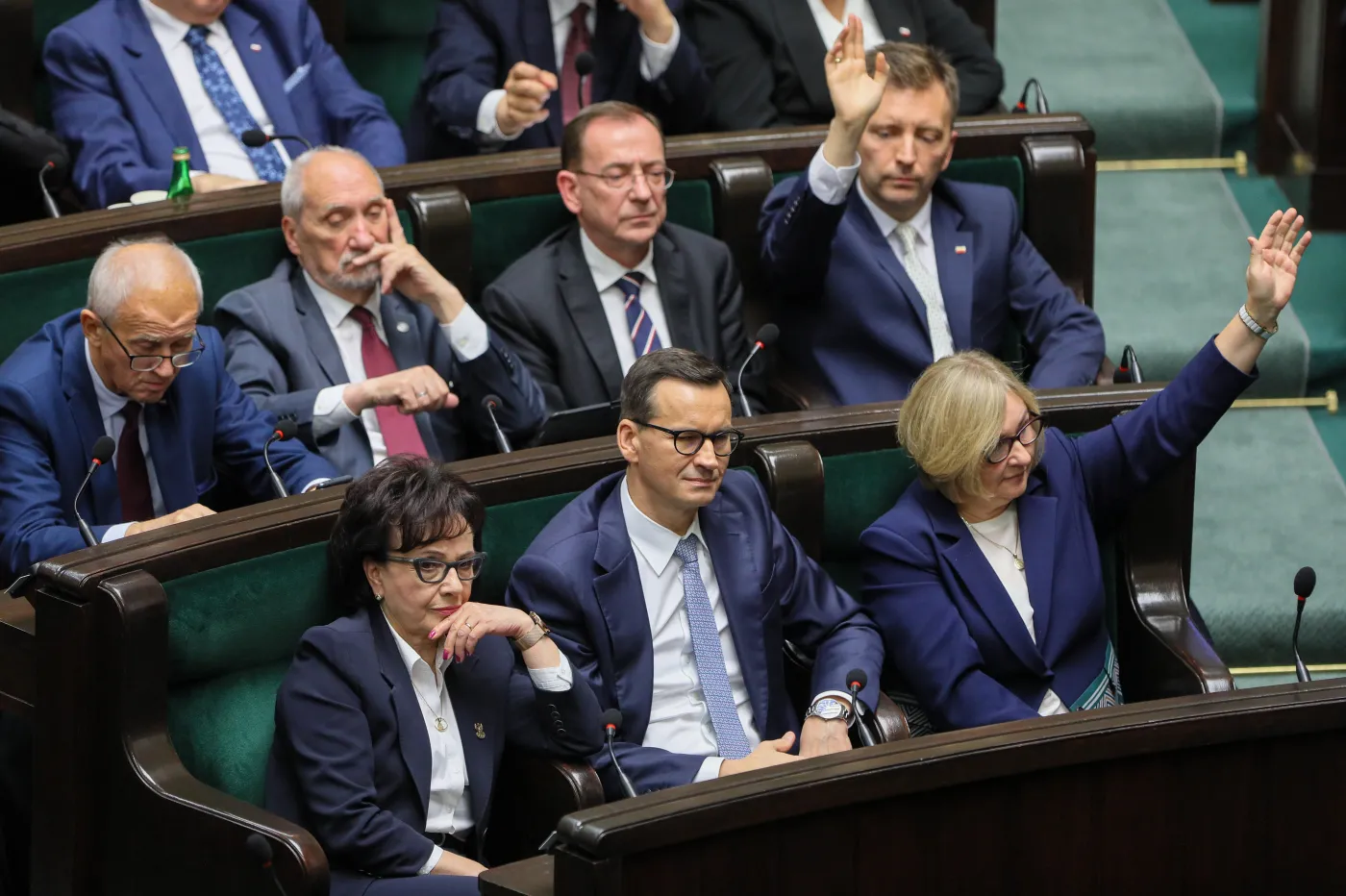 Politycy PiS rozpaczają po porażce Elżbiety Witek. Serwis X prostuje ich narracje