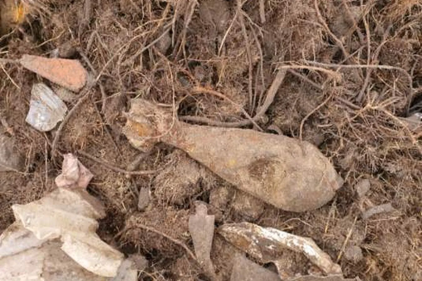 Podczas prac budowlanych na stadionie w Ostrołęce znaleziono granat moździerzowy.