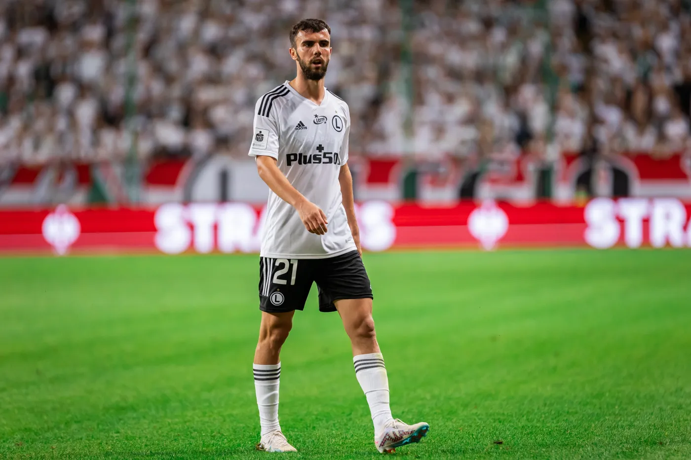 Piłkarze Legii Warszawa przyłapani na wódce w nocnym klubie [FOTO]