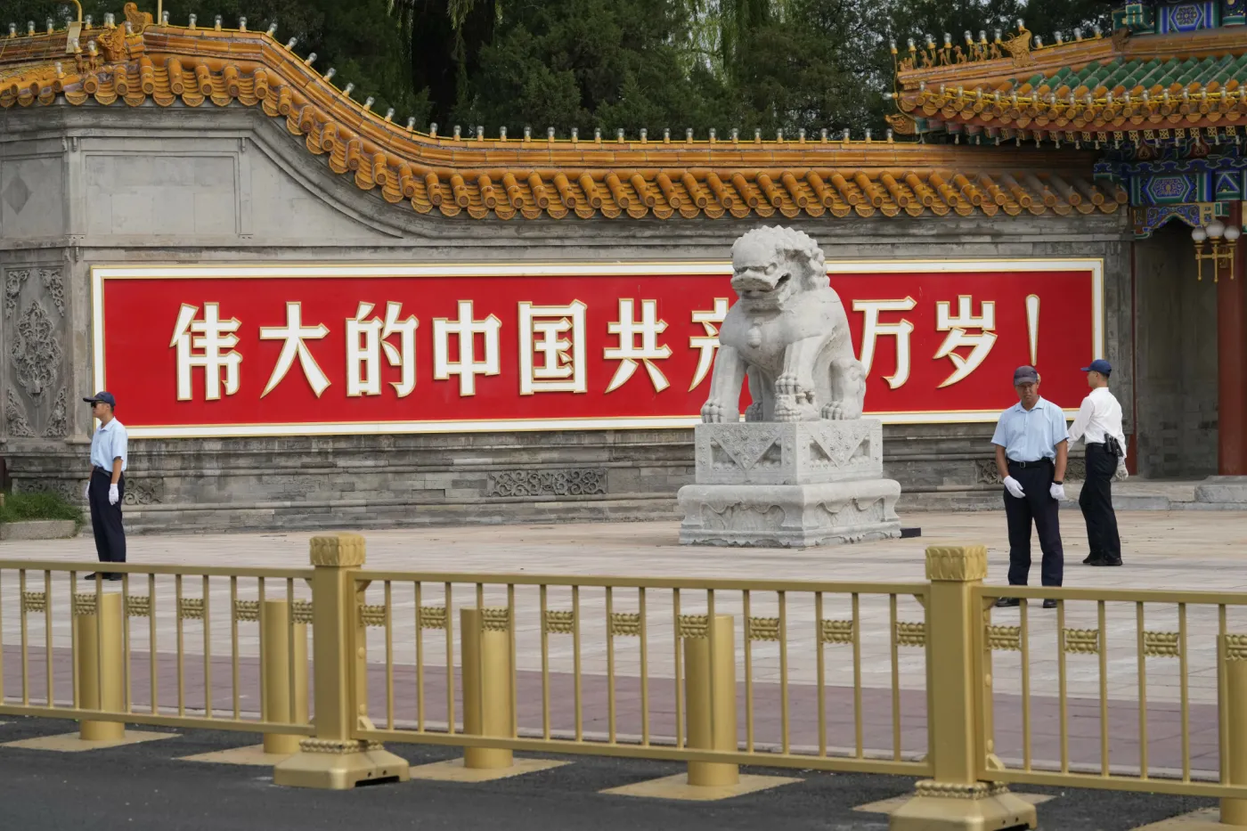 Chińscy ministrowie niewidziani od kilku miesięcy. Partia zdecydowała w ich sprawie