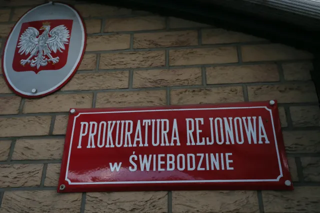 Głodzona trzylatka walczy o życie. Matka dziewczynki doprowadzona na przesłuchanie