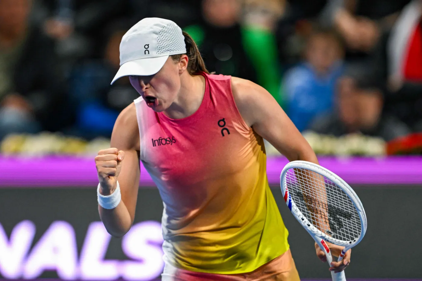 Iga Świątek aż siedem godzin czekała, by wejść na kort i zagrać z Wiktorią Azarenką